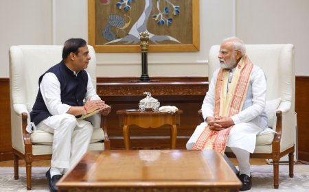প্ৰধানমন্ত্ৰী নৰেন্দ্ৰ মোডীক দিল্লীৰ চৰকাৰী বাসভৱনত  সাক্ষাৎ মূখ্যমন্ত্ৰী ড০ হিমন্ত বিশ্ব শৰ্মাৰ