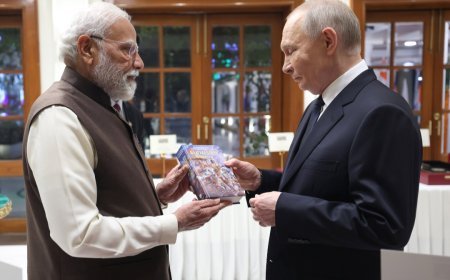 PM Modi presents Gita to President Putin